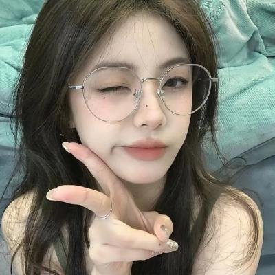 男孩超级白